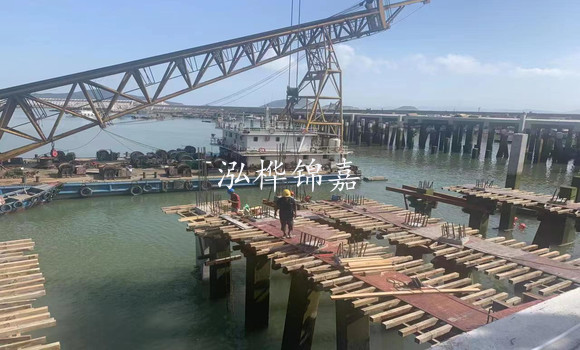 造成房屋地基下沉的原因是什么？如何利用打樁木處理地基下沉問題