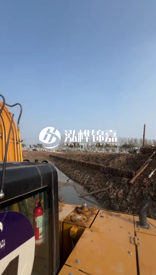 三門峽挖機(jī)打木樁專業(yè)施工-松木樁打樁木價格含運(yùn)輸成本嗎？